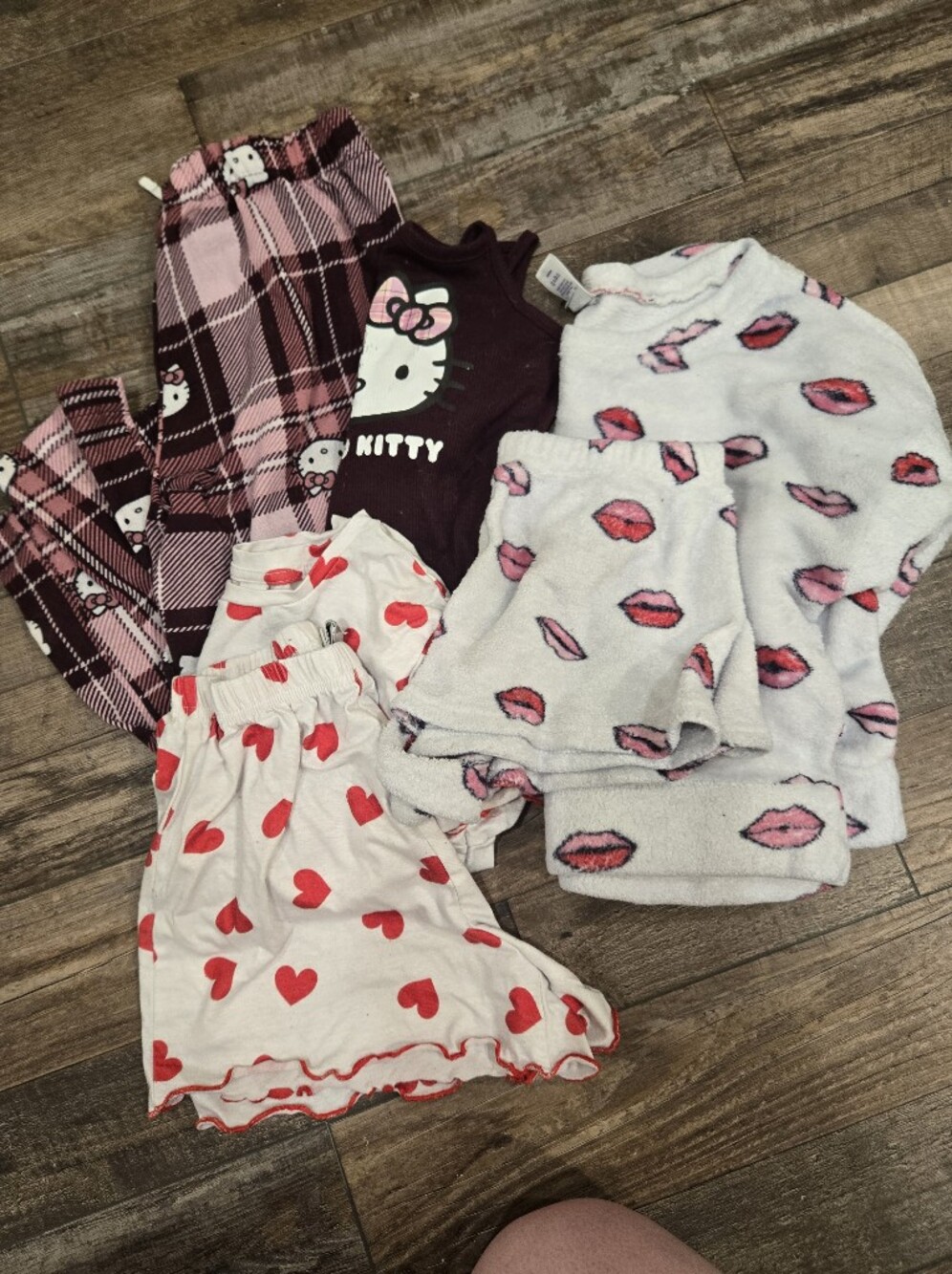 Hello Kitty Kids Pajama Set - White, Pink & Red Heart and Lip Prints Size 8/9Y